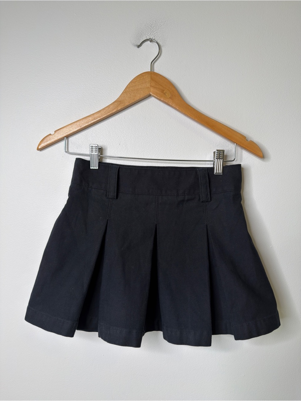 Aritzia Wilfred Free Rodeo Black Pleated Mini Skirt